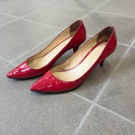 Prada 2000's Patent Leather Magenta Kitten Heels are made in Italy from magenta patent leather with a beige interior and sole, featuring a gold-tone metal Prada logo on the bottom and Prada branding on the insole. They come with the original box and two dust bags; the bottom and heel tip have been professionally repaired.