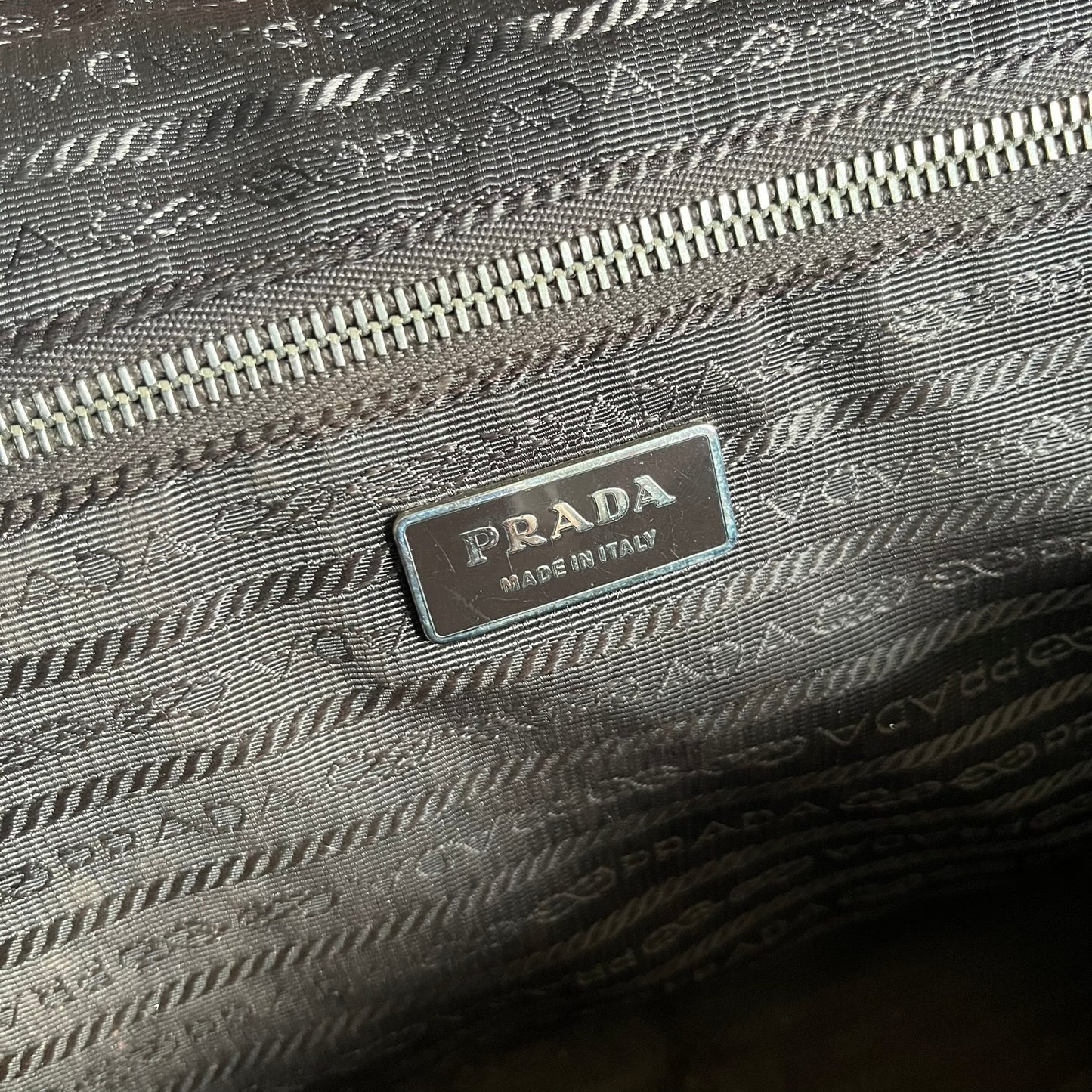 Vintage Prada Metallic Saffiano Bauletto Bag crafted from metallic gold saffiano leather embodies vintage elegance and modern luxury. Detailed with gold-tone hardware, dual handles, and original accessories, it’s a testament to Prada’s enduring craftsmanship. A collector’s piece made to shine on any occasion.
