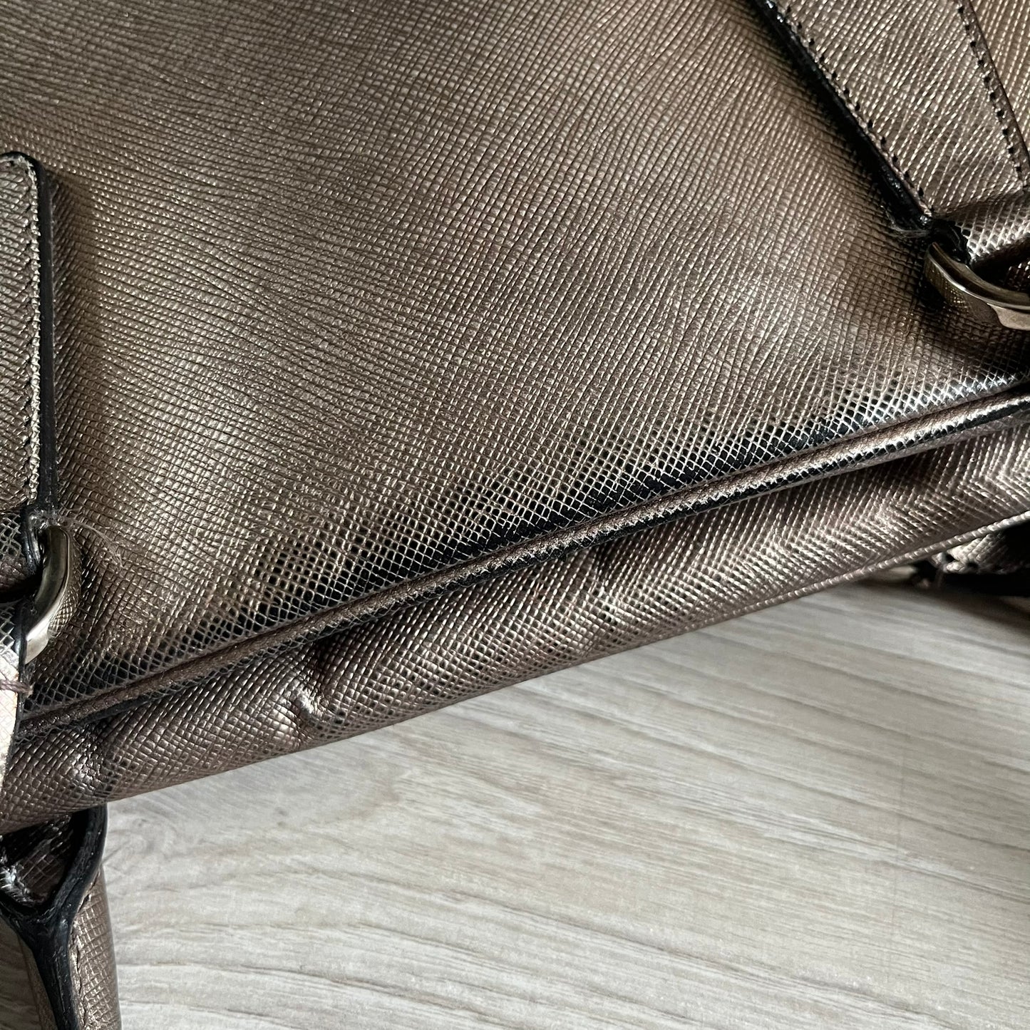 Vintage Prada Metallic Saffiano Bauletto Bag crafted from metallic gold saffiano leather embodies vintage elegance and modern luxury. Detailed with gold-tone hardware, dual handles, and original accessories, it’s a testament to Prada’s enduring craftsmanship. A collector’s piece made to shine on any occasion.
