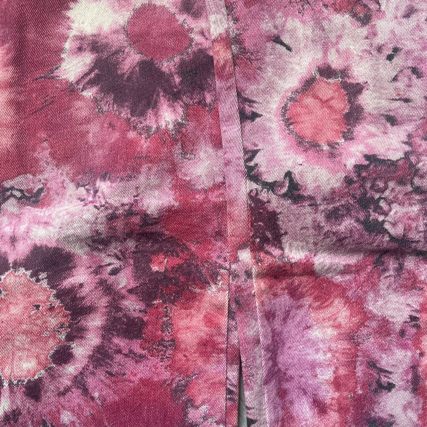 Roberto Cavalli Pink Floral 2000’s Jeans are made in Italy from 98% cotton and 2% elastane. The jeans feature an all-over floral print in multiple shades of pink, ranging from light to dark, with a hand-painted effect across the fabric. Details include branded buttons, a leather logo tab at the back, and classic five-pocket construction with two front and two back pockets.