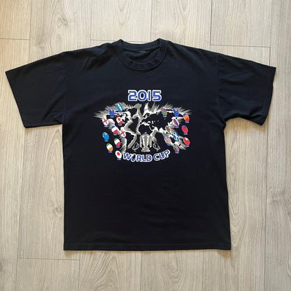 2015 Rugby World Cup tee featuring a front print with a world map, all participating countries, and “2015 World Cup” text. The back displays the date and location of the grand final along with the text “20 teams – only 1 winner.” An official commemorative piece from the 2015 tournament.