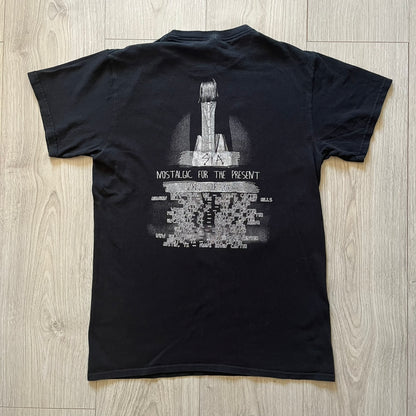  Sia 2016 Nostalgic For The Present tour tee in black, printed on a durable Delta Pro Weight blank. The front features a Sia graphic, while the back lists all U.S. tour cities where she performed. Made as official merchandise for the 2016 tour, this tee combines quality construction with collectible tour details.