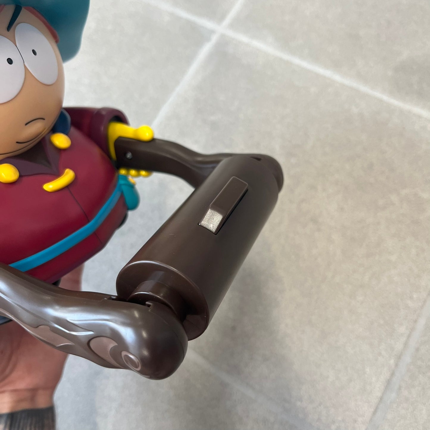 Unique South Park Snow Day exclusive featuring Grand Wizard Cartman as a talking toilet paper holder. The figure delivers iconic quotes while the roll turns, complete with a wooden-style holder design. A must-have collectible for South Park enthusiasts. No batteries!