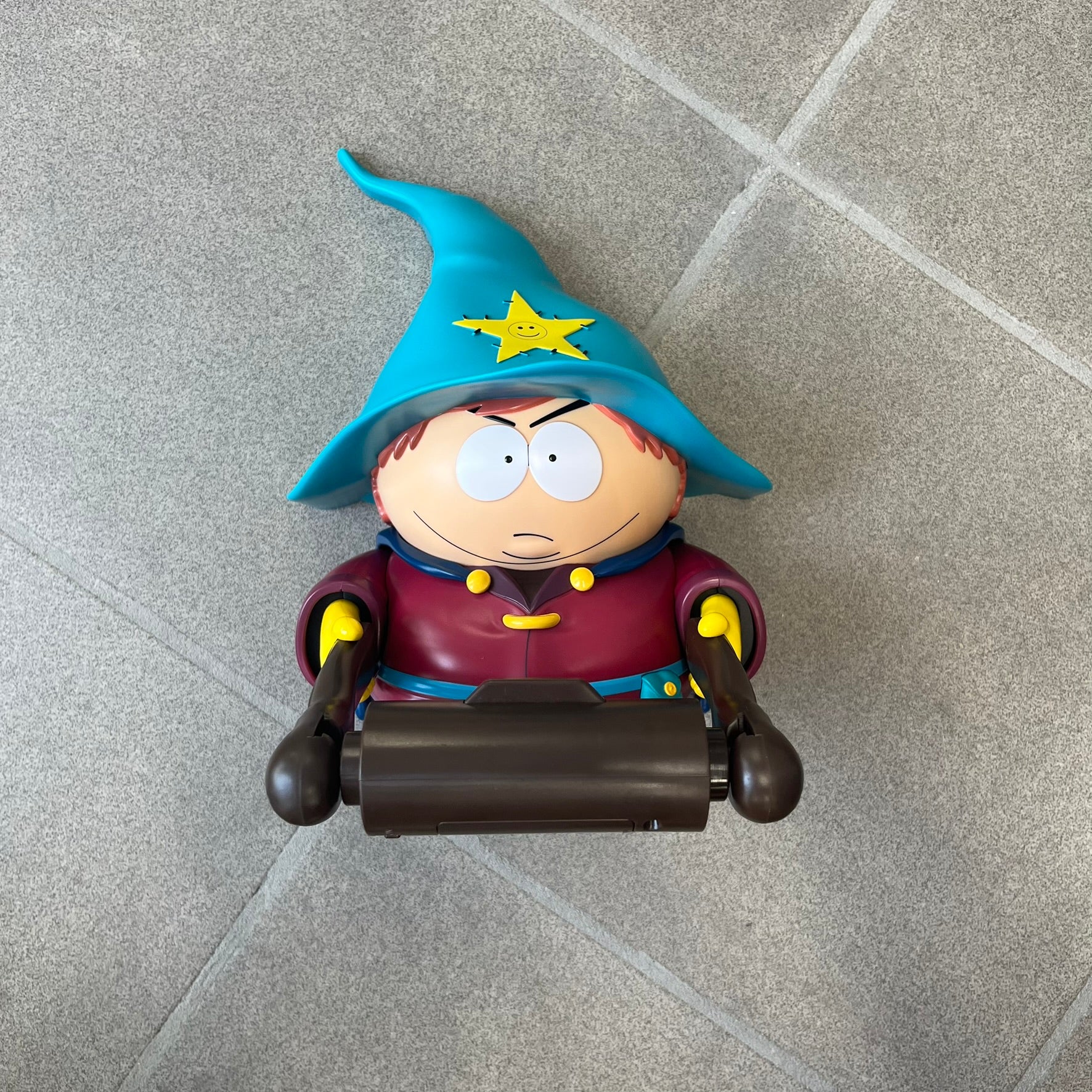 Unique South Park Snow Day exclusive featuring Grand Wizard Cartman as a talking toilet paper holder. The figure delivers iconic quotes while the roll turns, complete with a wooden-style holder design. A must-have collectible for South Park enthusiasts. No batteries!