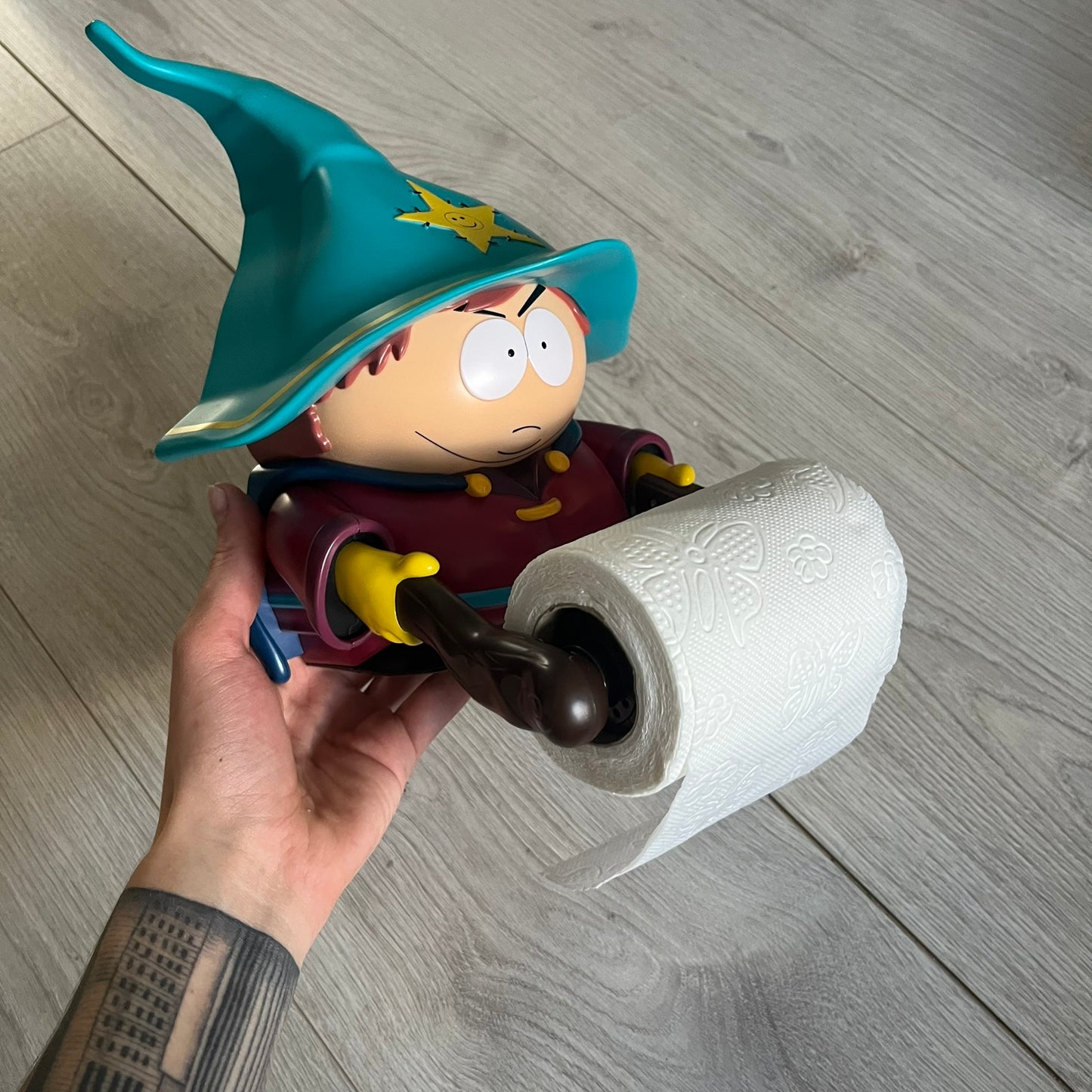 Unique South Park Snow Day exclusive featuring Grand Wizard Cartman as a talking toilet paper holder. The figure delivers iconic quotes while the roll turns, complete with a wooden-style holder design. A must-have collectible for South Park enthusiasts.