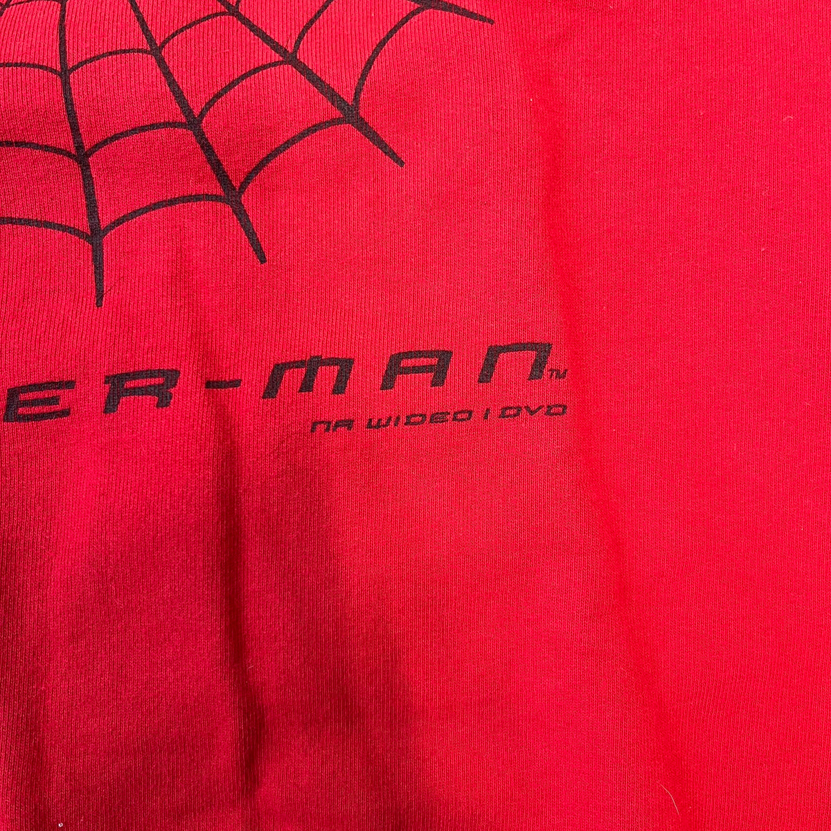 Spider-Man 2002 Hoop Cola Promo Red Crewneck is a rare Poland-exclusive crewneck made for the cross-promotional campaign between Hoop Cola and Warner Bros for the Spider-Man (2002) film. It was never sold in stores and was given out only as a prize in the SMS code contest. The cotton crewneck features web with eyes graphic in the middle, Spider-Man logo under and a Hoop Cola logo above.