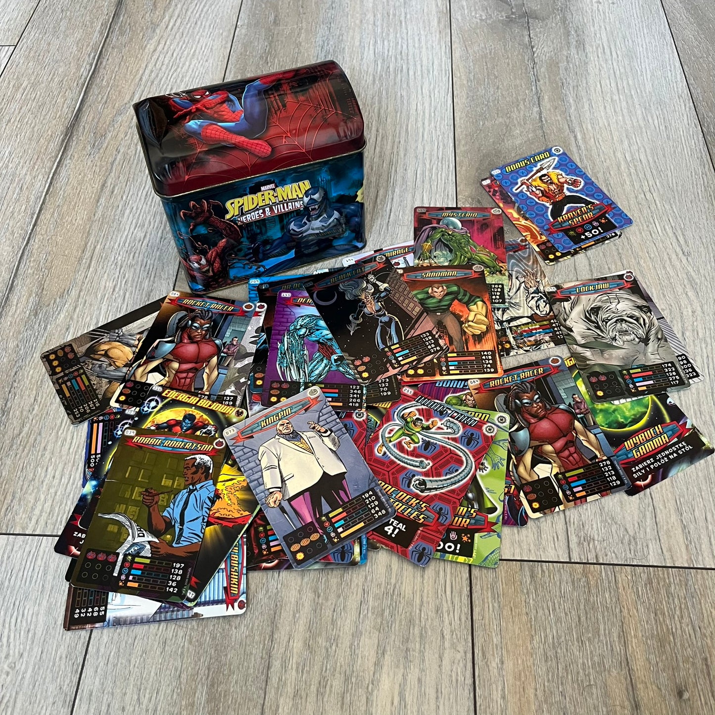 Spider-Man Heroes &amp; Villains 2008 Card Set includes a random amount of foil and standard cards, stored in a collectible metal box. Originally sold with the Spider-Man Heroes &amp; Villains Collection magazine, these cards can be collected or used to play multiple official games.