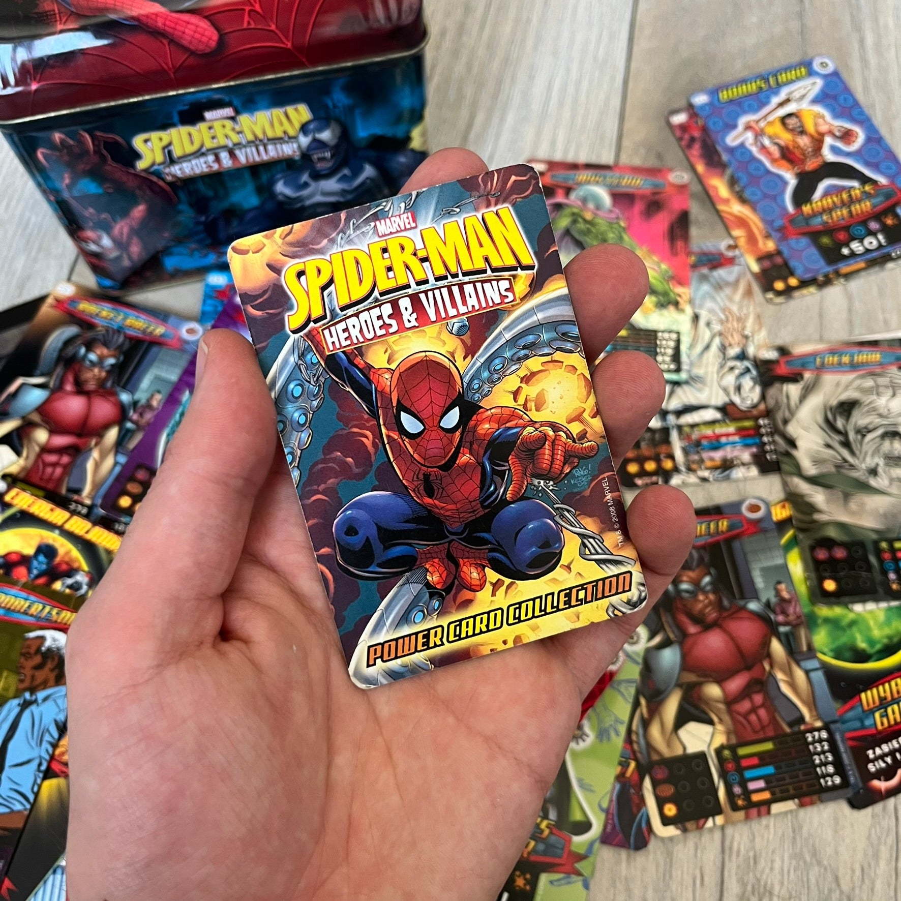 Spider-Man Heroes &amp; Villains 2008 Card Set includes a random amount of foil and standard cards, stored in a collectible metal box. Originally sold with the Spider-Man Heroes &amp; Villains Collection magazine, these cards can be collected or used to play multiple official games.