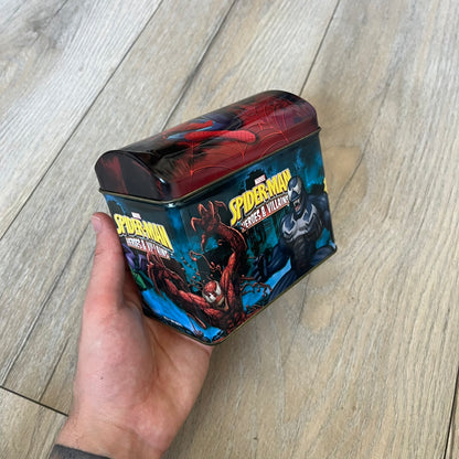 Spider-Man Heroes &amp; Villains 2008 Card Set includes a random amount of foil and standard cards, stored in a collectible metal box. Originally sold with the Spider-Man Heroes &amp; Villains Collection magazine, these cards can be collected or used to play multiple official games.