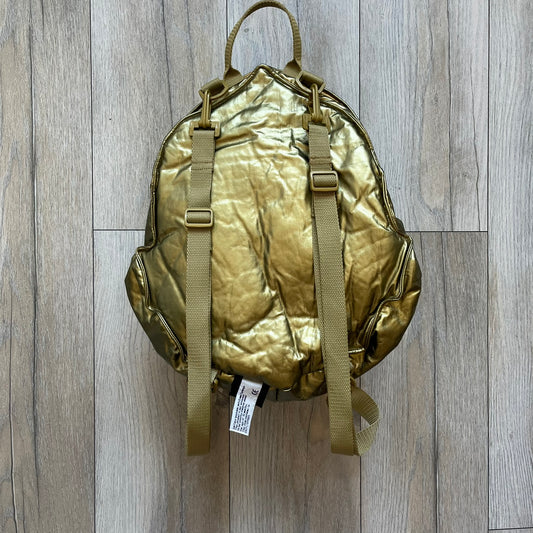 Star Wars 1990s C-3PO Head Backpack is a novelty backpack shaped like the head of C-3PO. It features a metallic gold finish with detailed sculpted paneling and plastic lens-style eyes for a robotic look. The bag includes a 1990s Star Wars red licensed tag and a single main compartment.