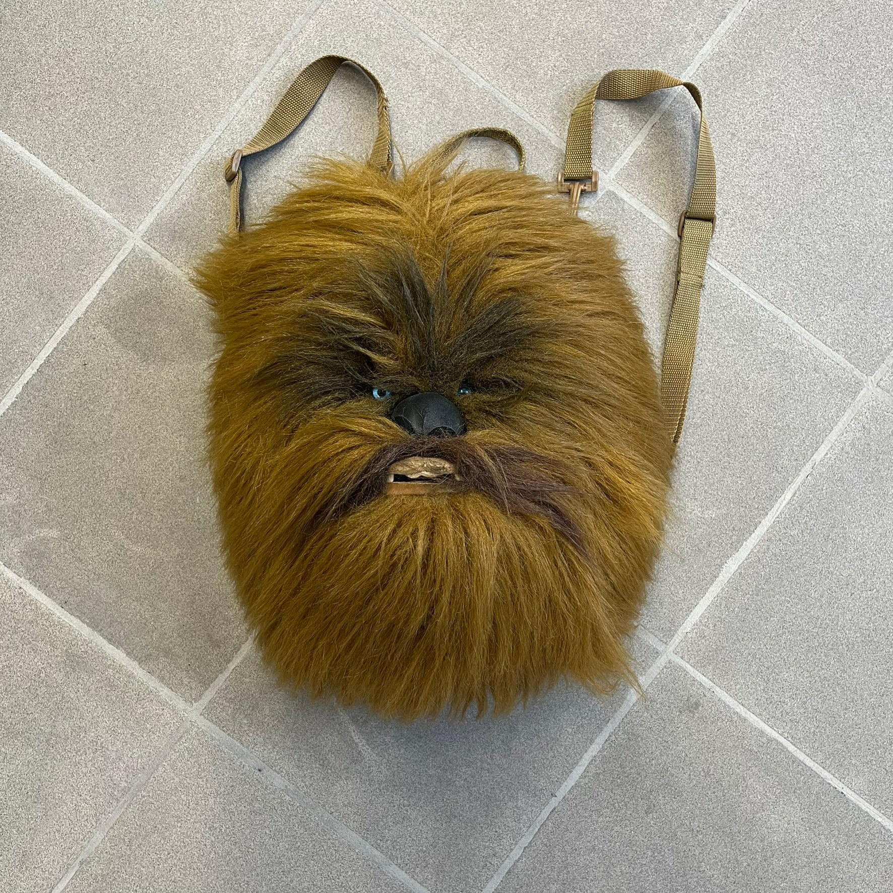  Star Wars 1990s Chewbacca Head Backpack is a novelty bag designed in the shape of Chewbacca’s head. The exterior features a furry construction with plastic eyes and a leather-like nose and mouth. It includes an adjustable shoulder straps, a single main compartment and a red Star Wars licensed tag.