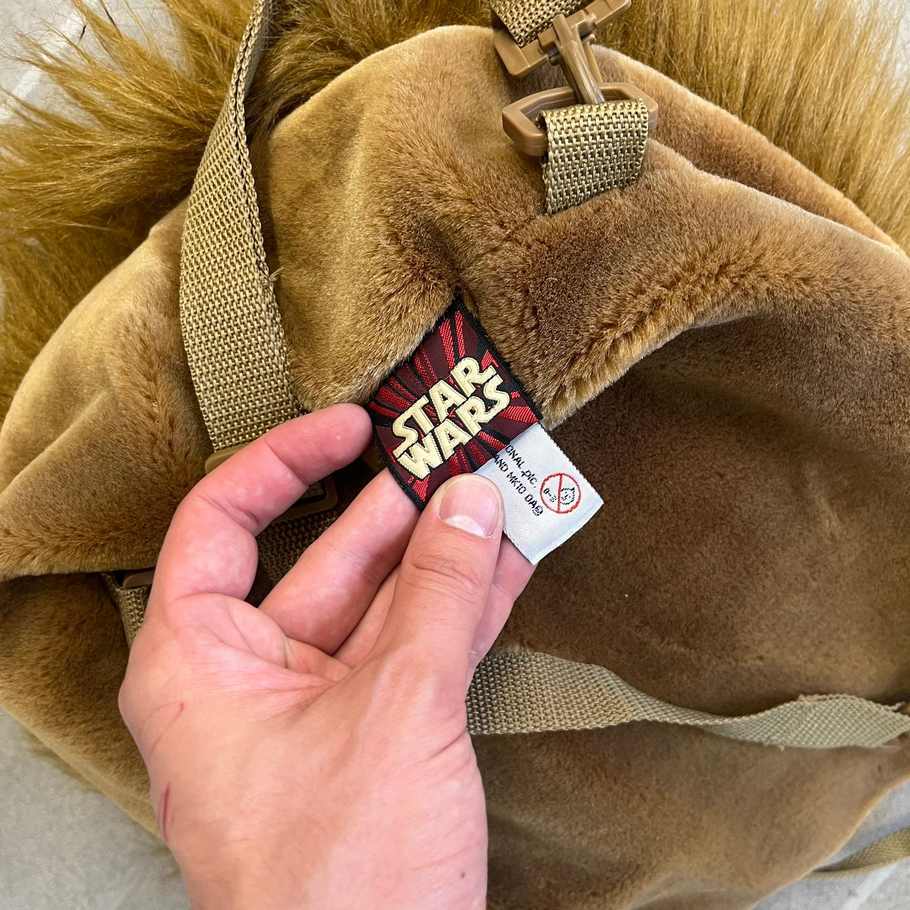 Star Wars 1990s Chewbacca Head Backpack is a novelty bag designed in the shape of Chewbacca’s head. The exterior features a furry construction with plastic eyes and a leather-like nose and mouth. It includes an adjustable shoulder straps, a single main compartment and a red Star Wars licensed tag.