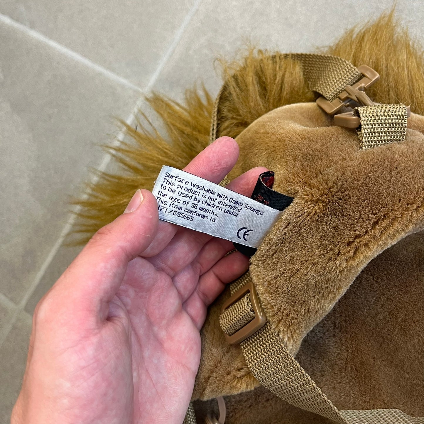  Star Wars 1990s Chewbacca Head Backpack is a novelty bag designed in the shape of Chewbacca’s head. The exterior features a furry construction with plastic eyes and a leather-like nose and mouth. It includes an adjustable shoulder straps, a single main compartment and a red Star Wars licensed tag.