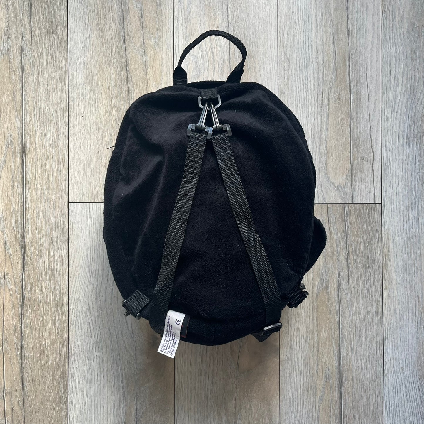 Star Wars 90's Darth Maul Head Backpack is a plush backpack shaped like Darth Maul’s head with striking red-and-black detailing and realistic plastic eyes. Features a small zip compartment on the back and adjustable straps, perfect as a collectible or standout accessory.