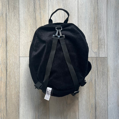 Star Wars 90's Darth Maul Head Backpack is a plush backpack shaped like Darth Maul’s head with striking red-and-black detailing and realistic plastic eyes. Features a small zip compartment on the back and adjustable straps, perfect as a collectible or standout accessory.