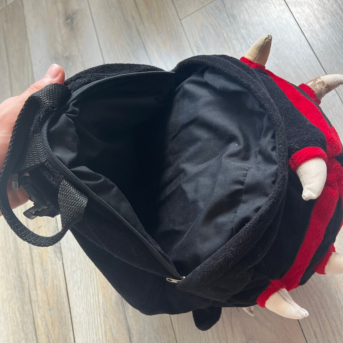 Star Wars 90's Darth Maul Head Backpack is a plush backpack shaped like Darth Maul’s head with striking red-and-black detailing and realistic plastic eyes. Features a small zip compartment on the back and adjustable straps, perfect as a collectible or standout accessory.