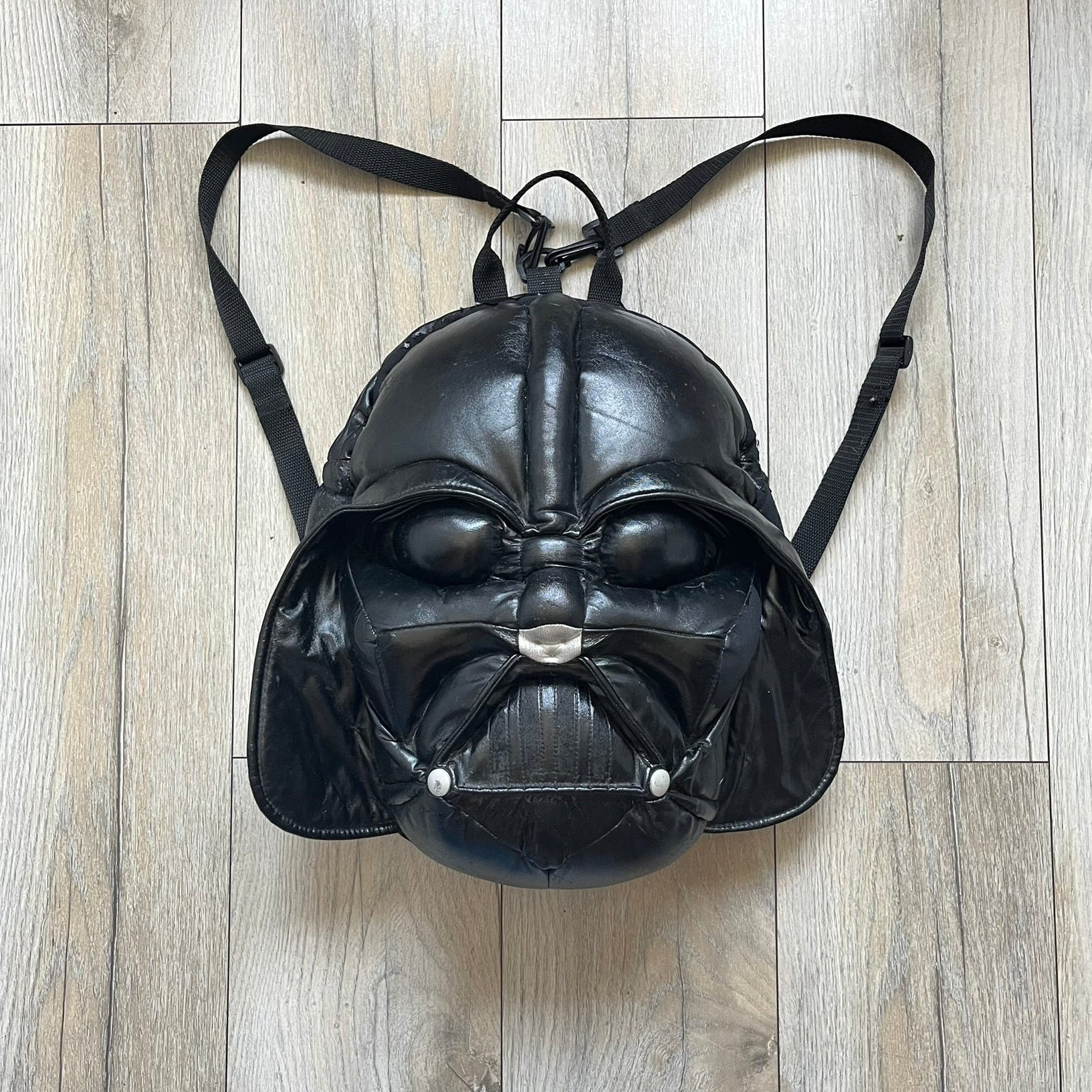 black leather star wars backpack Star Wars 1990's Darth Vader Head Backpack – único13