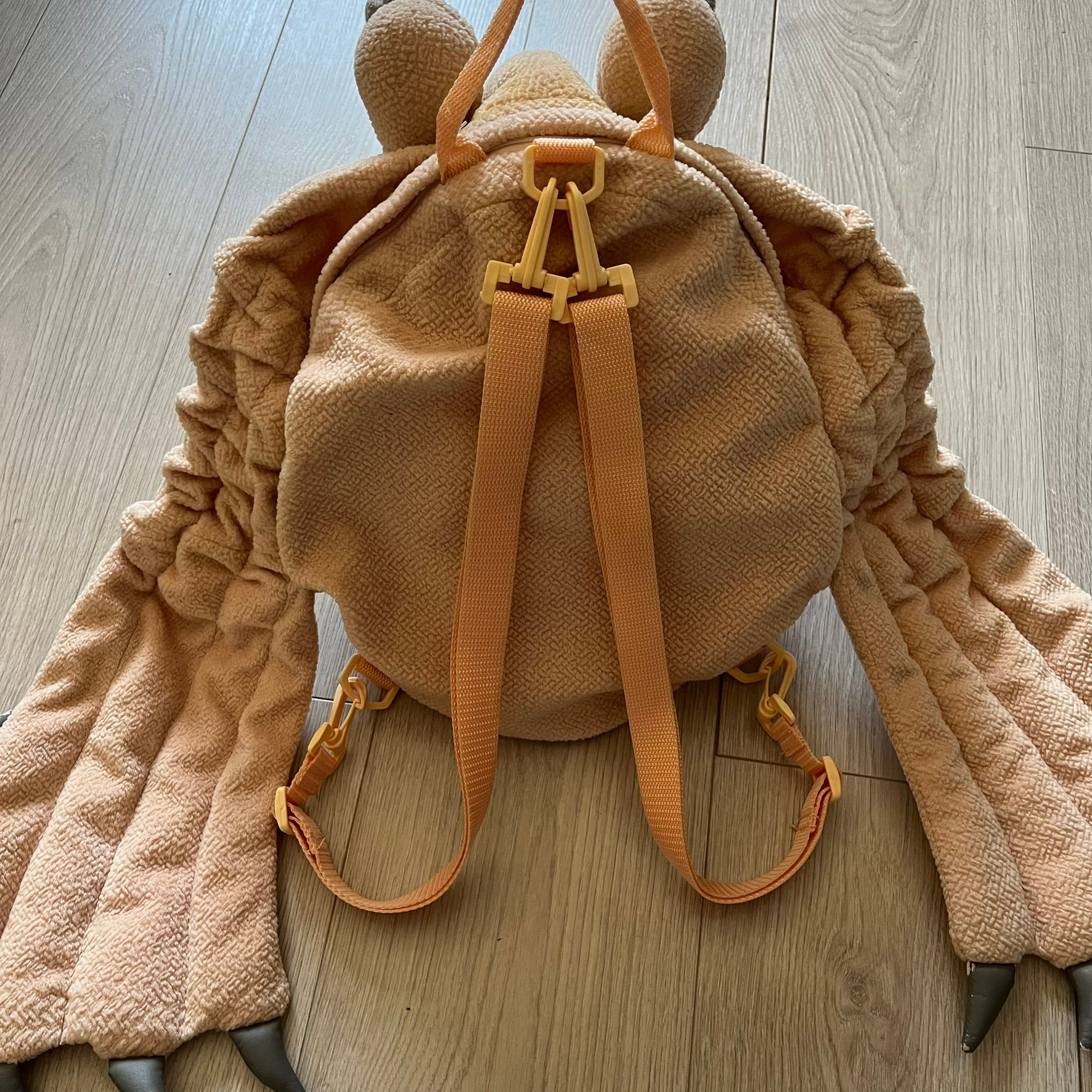 Vintage 1990s Star Wars backpack shaped like Jar Jar Binks’ head, complete with oversized ears for a playful, collectible design. This nostalgic piece captures the quirky charm of the character while offering functional storage. A rare, fun accessory for fans of classic Star Wars memorabilia.