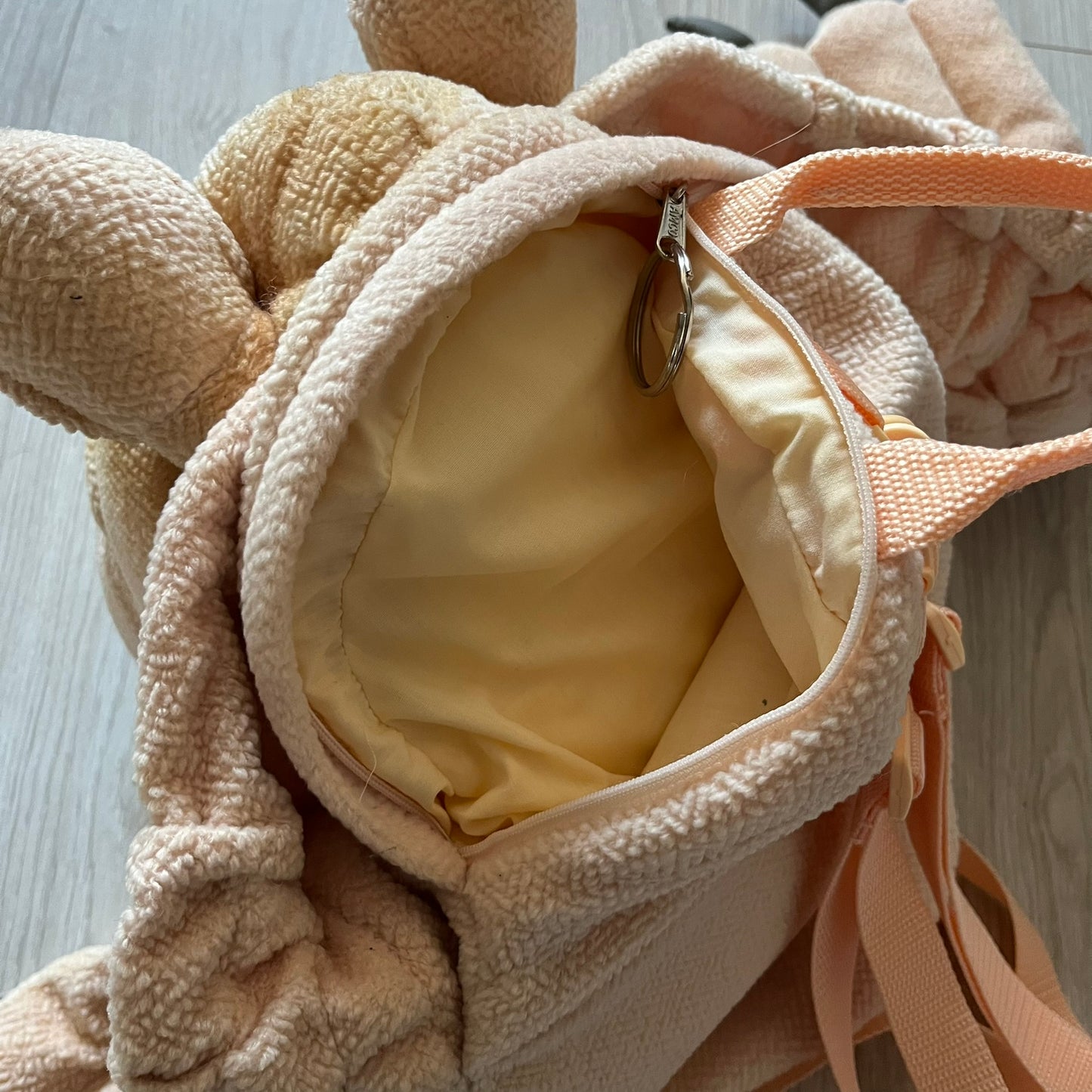 Vintage 1990s Star Wars backpack shaped like Jar Jar Binks’ head, complete with oversized ears for a playful, collectible design. This nostalgic piece captures the quirky charm of the character while offering functional storage. A rare, fun accessory for fans of classic Star Wars memorabilia.