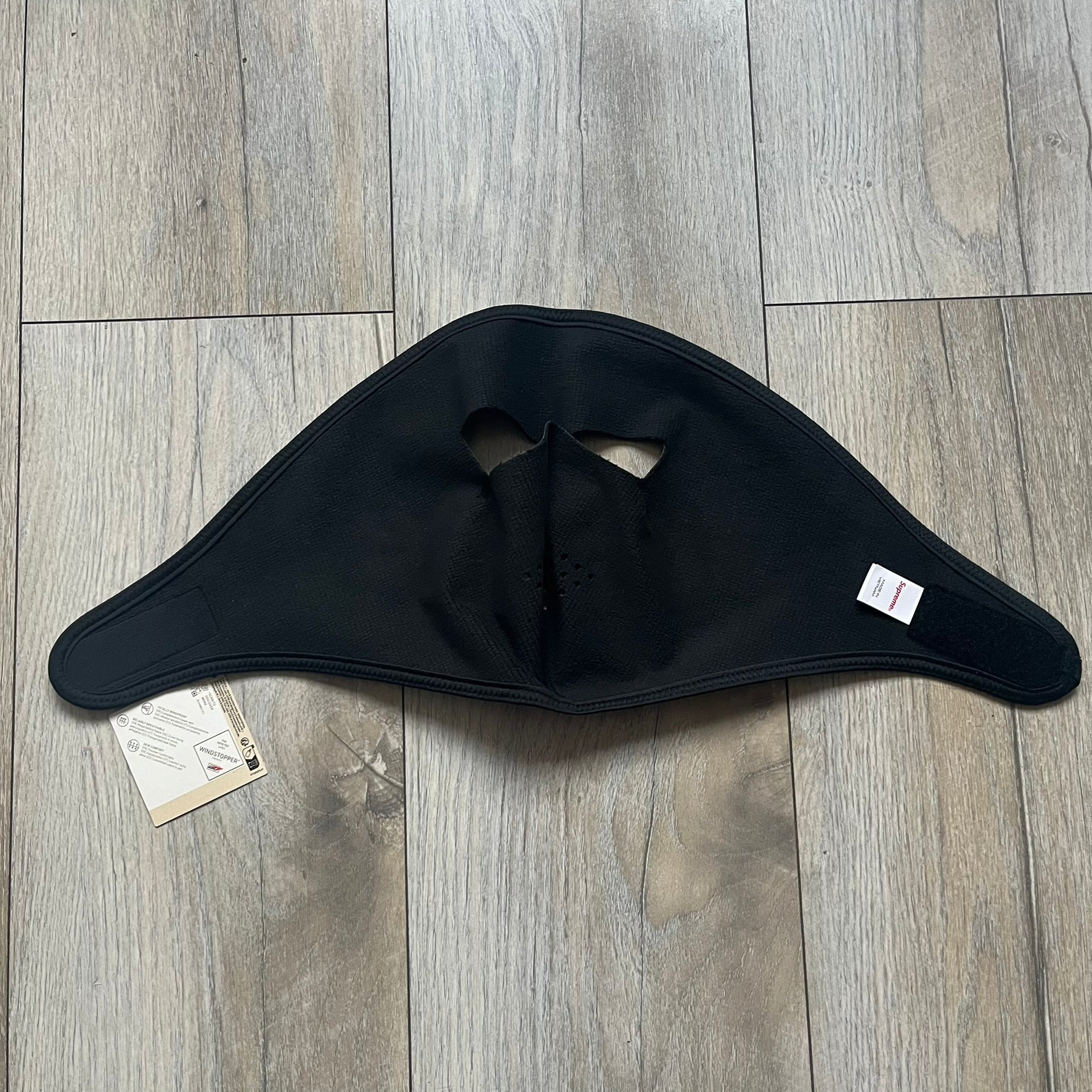 Supreme Black Windstopper Facemask – único13