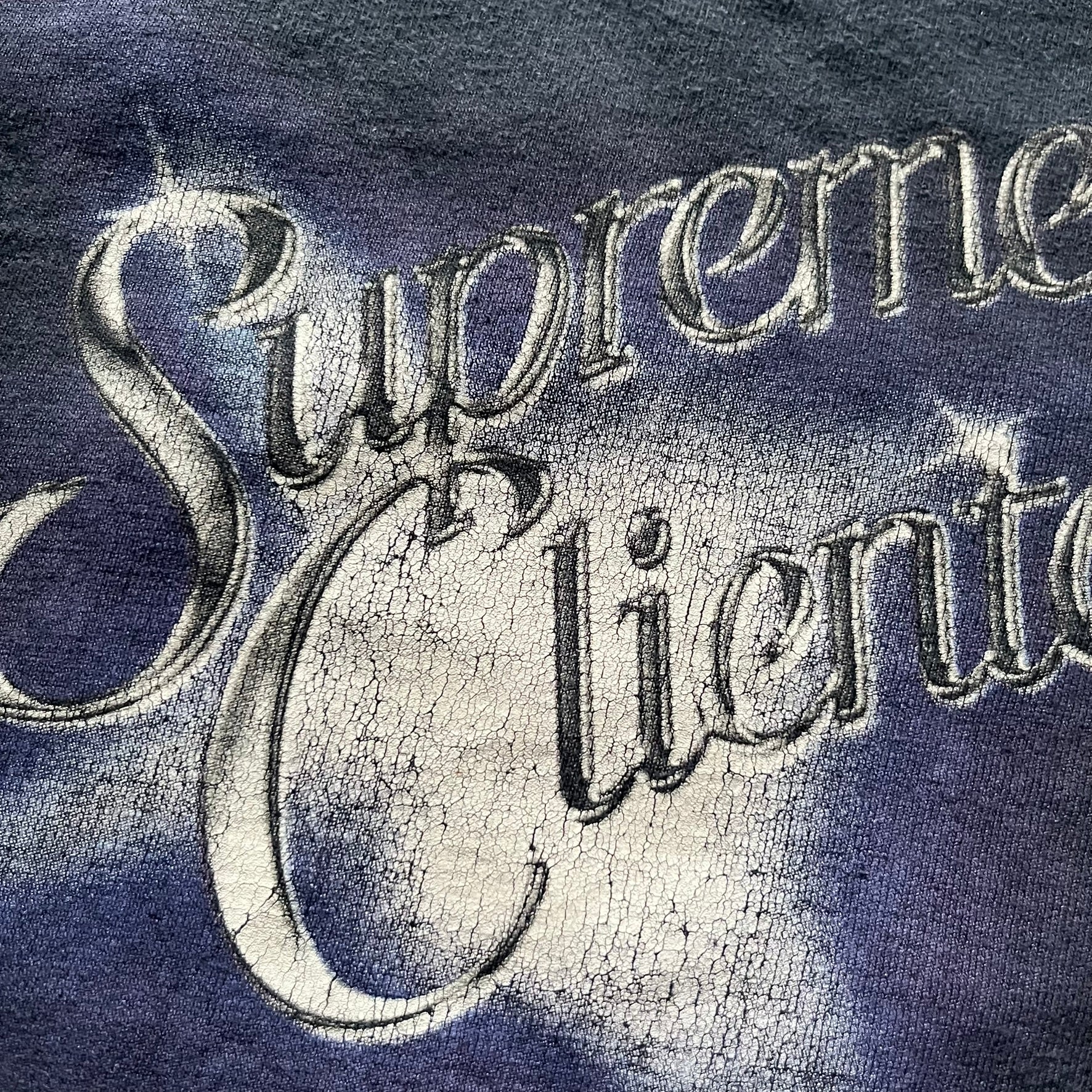 Supreme Clientele FW20 Navy Tee released in October 2020 as part of Supreme’s Fall/Winter 2020 collection. This cotton tee pays tribute to Ghostface Killah’s 2000 album Supreme Clientele, featuring the album’s iconic title graphic on the front and full tracklist on the back. A standout Supreme graphic tee that merges streetwear with hip-hop history.