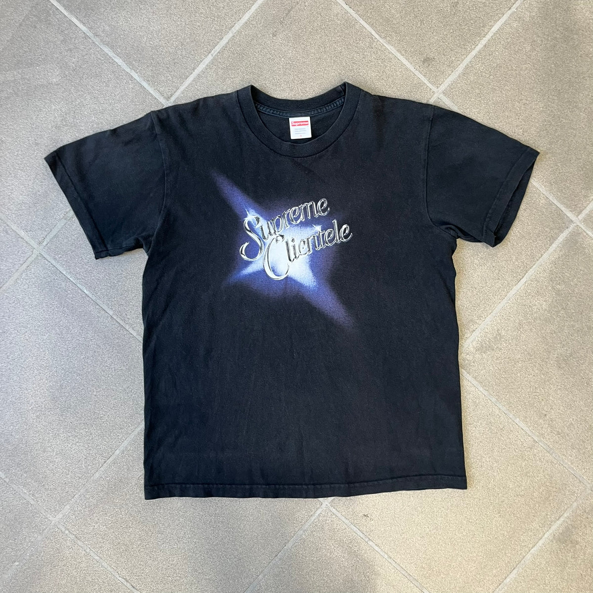 Supreme Clientele FW20 Navy Tee released in October 2020 as part of Supreme’s Fall/Winter 2020 collection. This cotton tee pays tribute to Ghostface Killah’s 2000 album Supreme Clientele, featuring the album’s iconic title graphic on the front and full tracklist on the back.