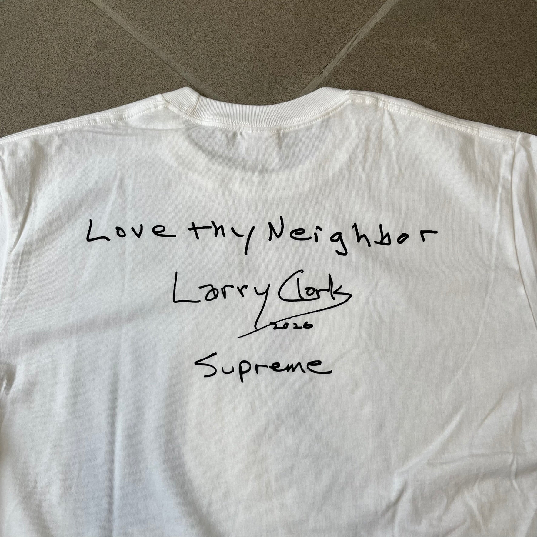 Supreme Larry Clark FW26 White Neighbor Tee – único13