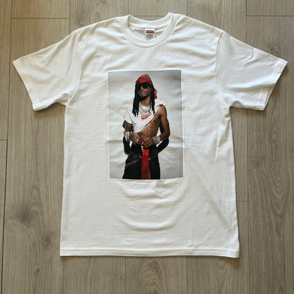 Supreme Playboi Carti photo tee in white from the FW25 collection, featuring a large front print of the influential rapper. Crafted from soft cotton, it merges Supreme’s iconic photo tee format with Carti’s distinct cultural presence.