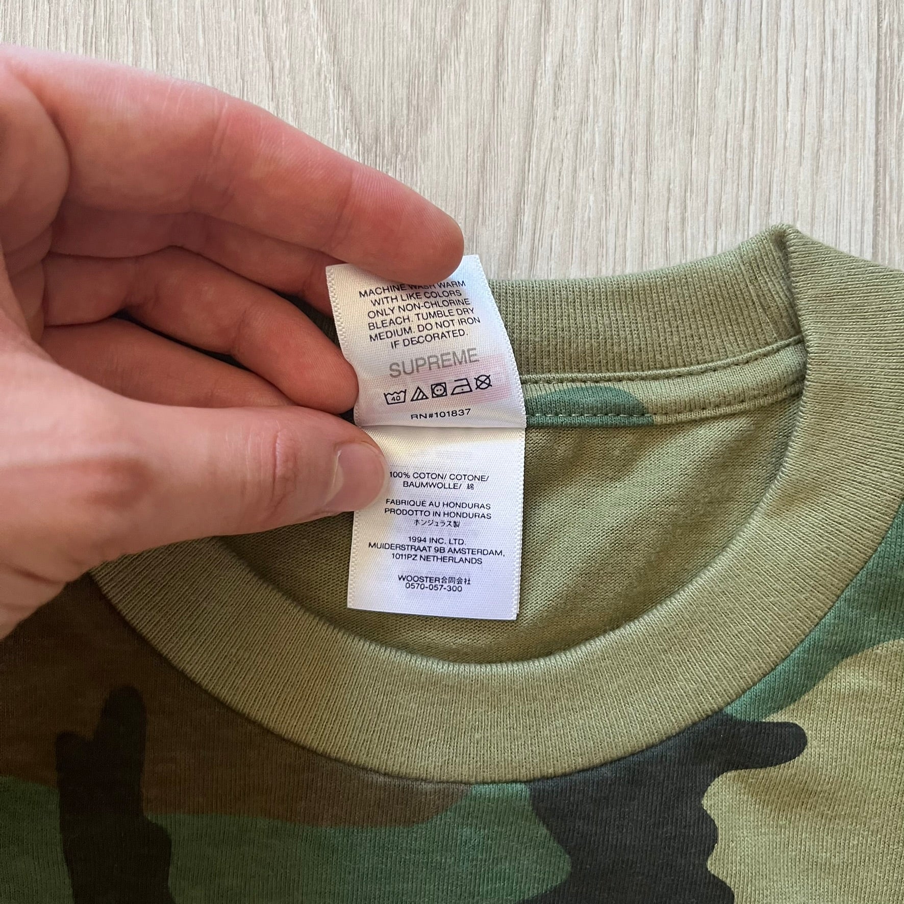  Supreme Playboi Carti photo tee in Woodland Camo from the FW25 collection, featuring a large front print of the influential rapper. Crafted from soft cotton, it merges Supreme’s iconic photo tee format with Carti’s distinct cultural presence.
