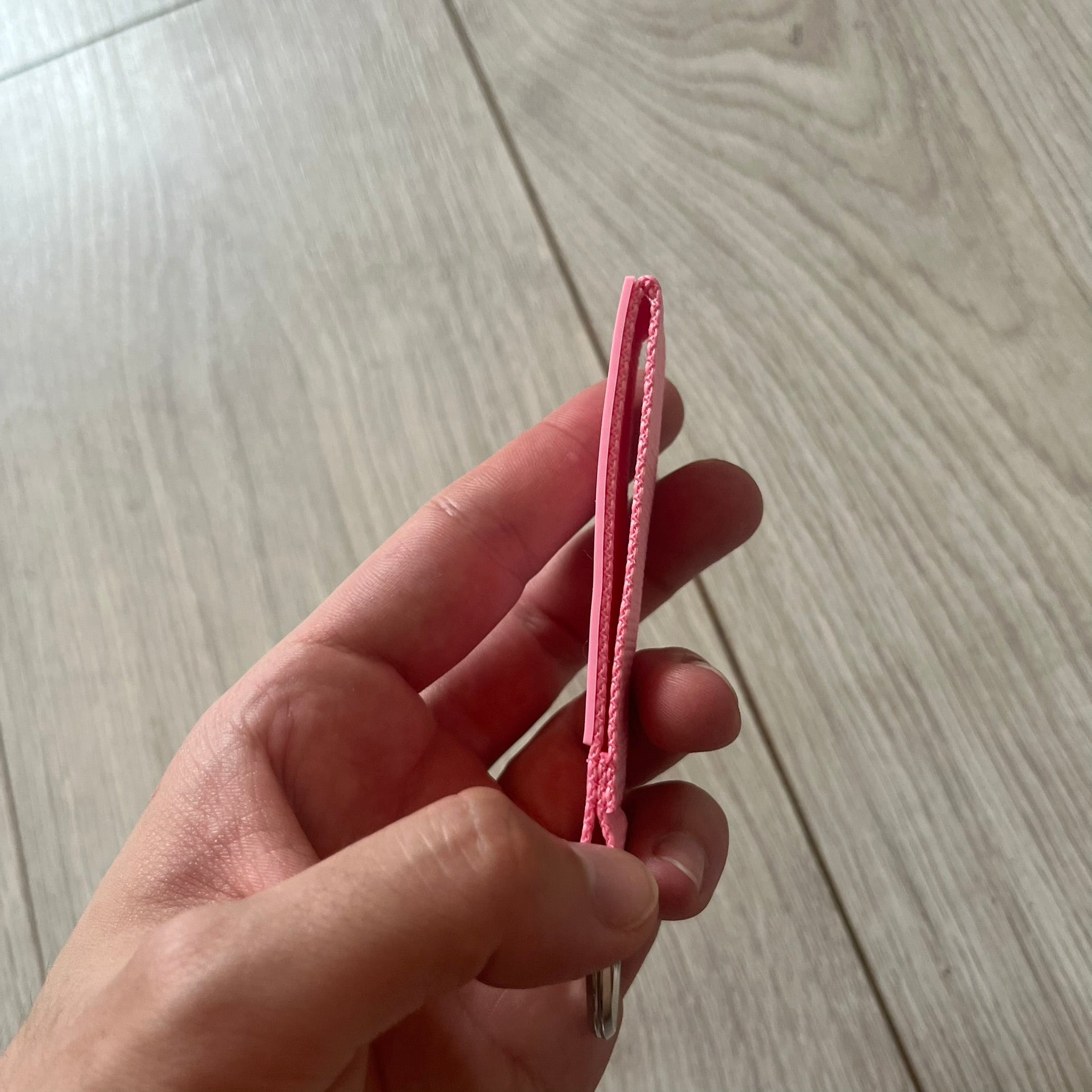 Supreme SS26 Pink Webbing Keychain – único13