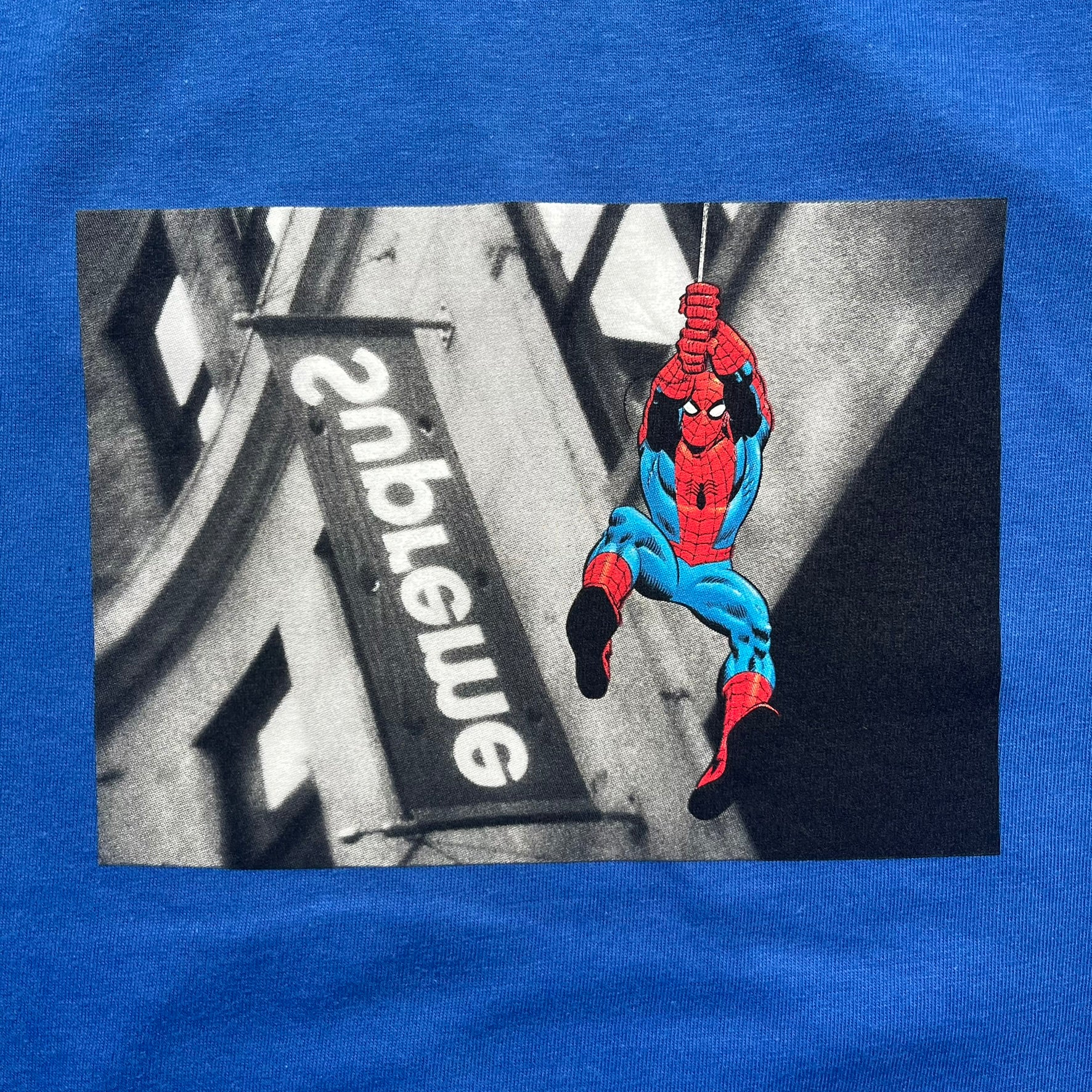 Supreme Spider-Man Tee Royal: Blå Streetwear T-shirt Supreme x
