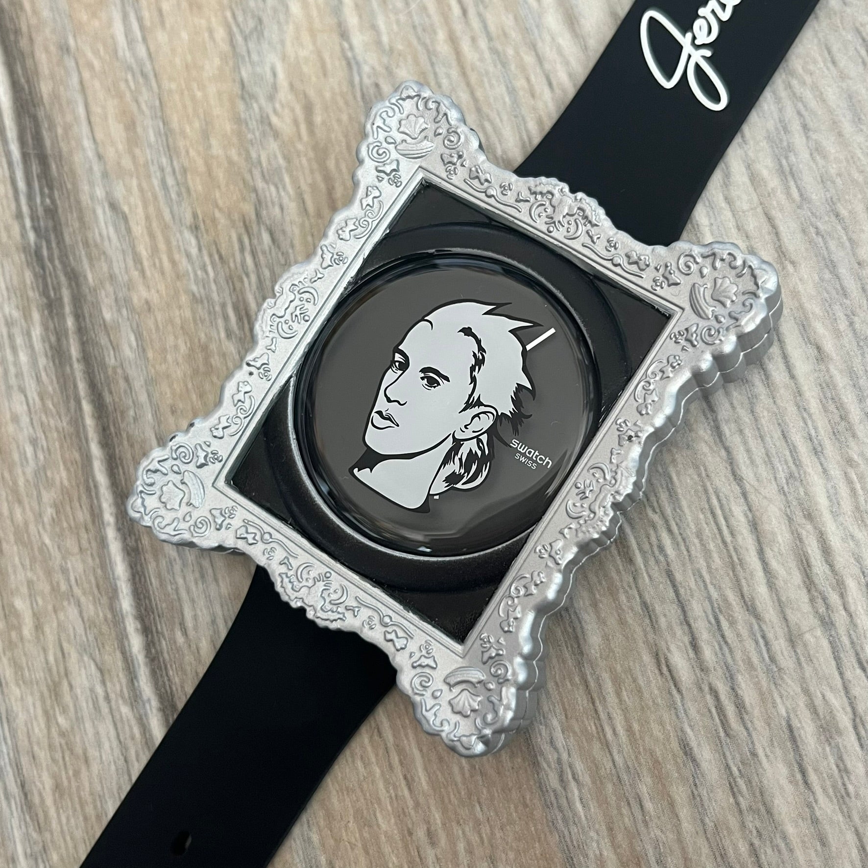Swatch x Jeremy Scott 2011 Portrait Analog Watch – único13