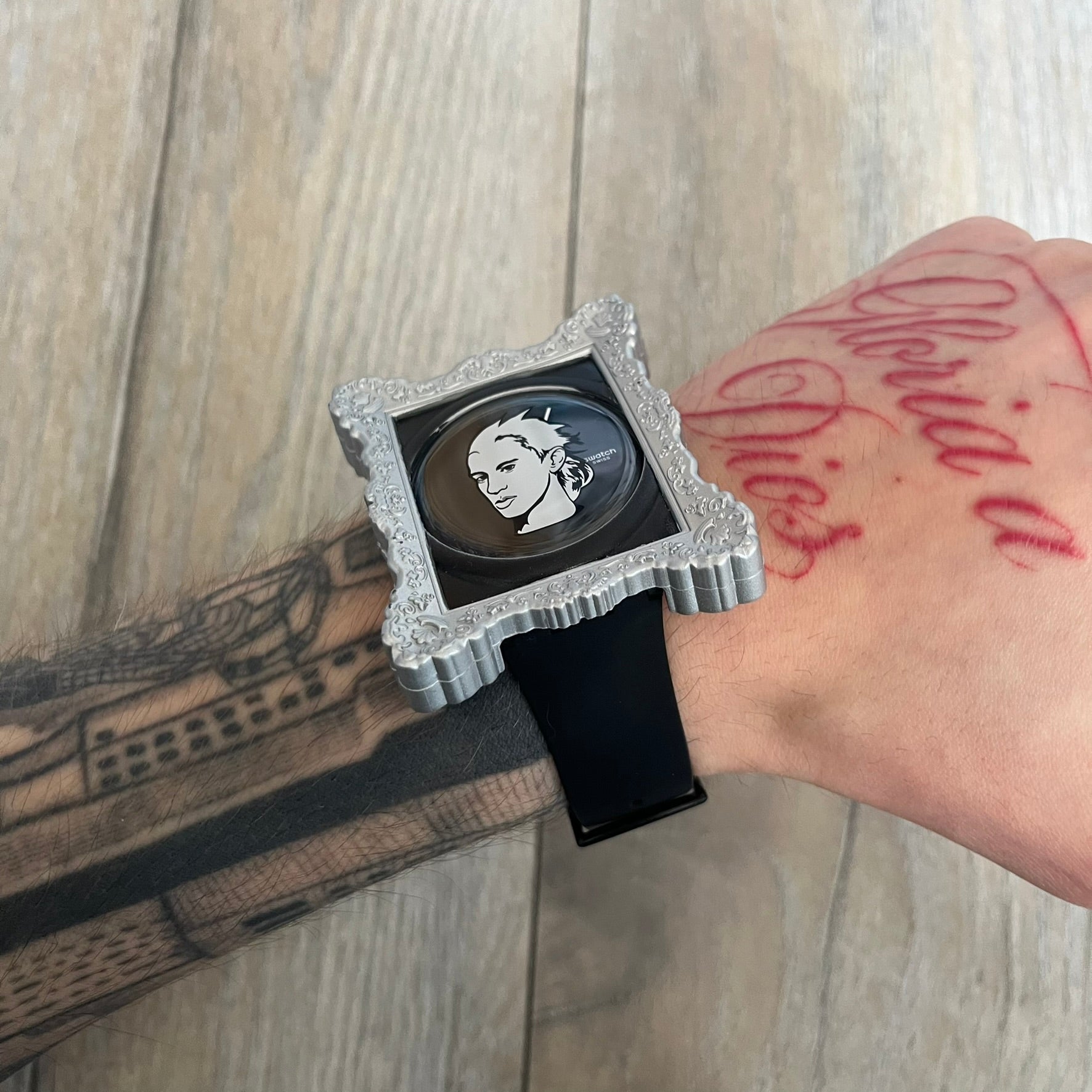 Swatch x Jeremy Scott 2011 Portrait Analog Watch – único13
