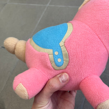 Team Fortress 2 Balloonicorn 2013 Plushie is a pink plush based on the Balloonicorn character from Pyroland, introduced in the 2012 Pyromania update. Released by Valve in 2013 as part of the first series of Valve-themed plush toys, it measures approximately 14.5 inches from horn tip to tail. This plush comes without the original in-game item code.
