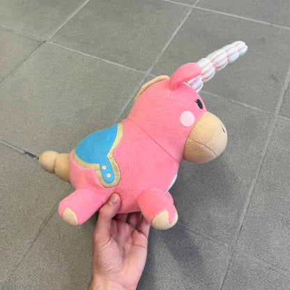 Team Fortress 2 Balloonicorn 2013 Plushie is a pink plush based on the Balloonicorn character from Pyroland, introduced in the 2012 Pyromania update. Released by Valve in 2013 as part of the first series of Valve-themed plush toys, it measures approximately 14.5 inches from horn tip to tail. This plush comes without the original in-game item code.

