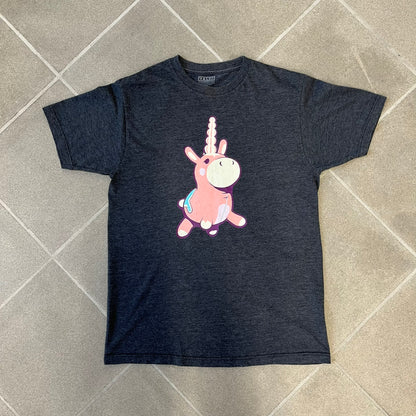 Team Fortress 2 “Balloonicorn & Sentry” 2010s Tee is a dark grey cotton-polyester blend T-shirt with a printed Valve neck tag. The front features a pink Balloonicorn graphic, while the back displays a red Engineer Sentry graphic. This officially licensed Team Fortress 2 T-shirt is a rare release.
