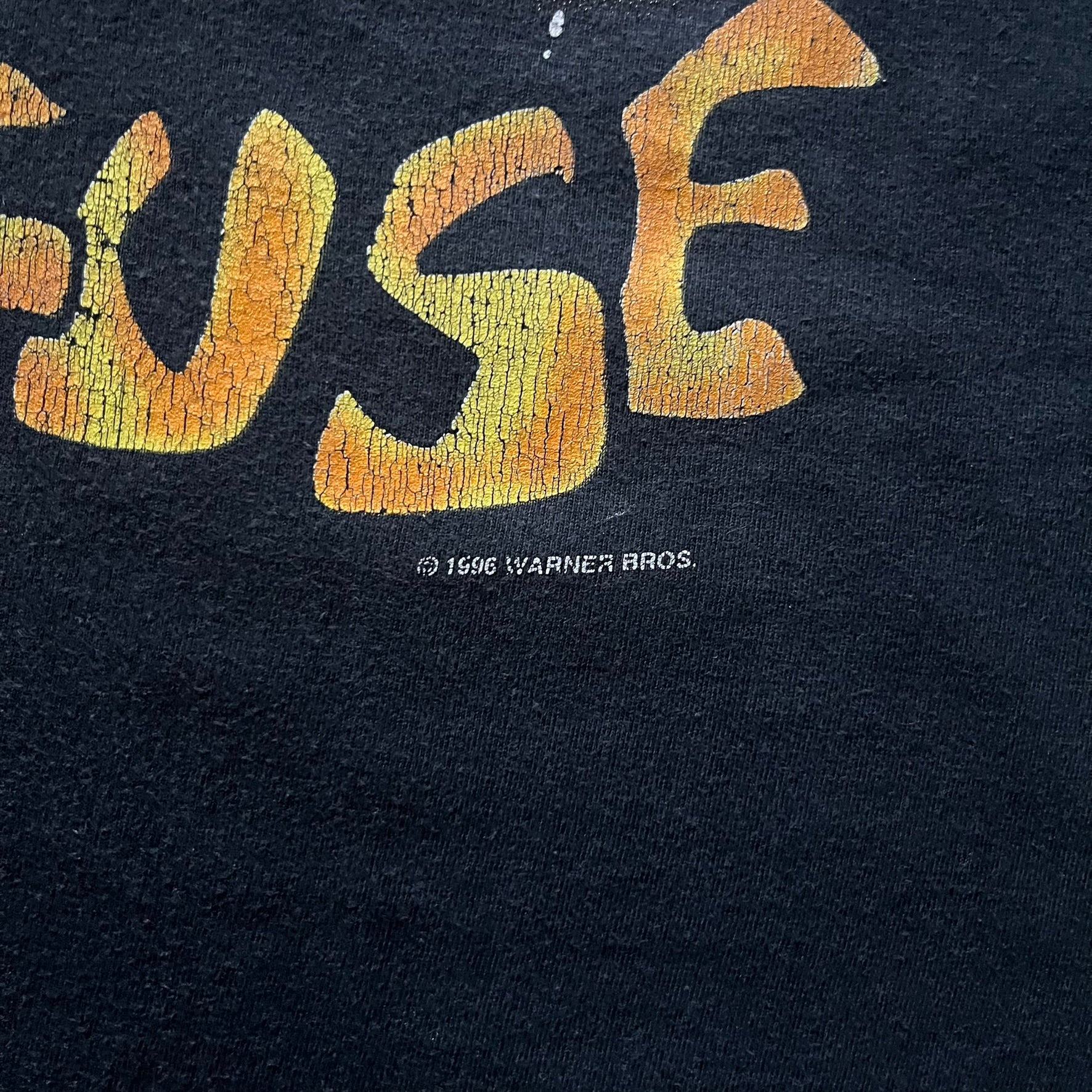 Black Warner Bros 1996 Daffy Duck ‘Very Short Fuse’ Tee showcasing a classic angry Daffy graphic and yellow text on the front. Vintage 1996 licensed Warner Bros merchandise with high-quality print details.