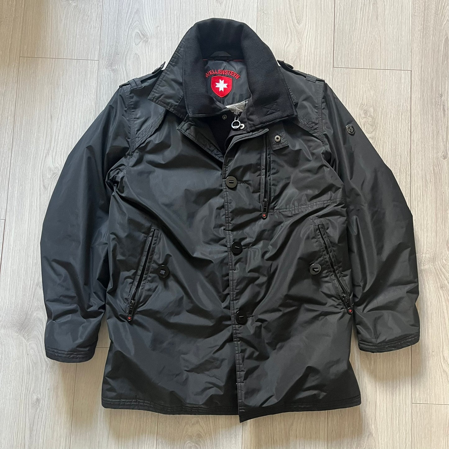 The Wellensteyn Mercury Black Winter Jacket combines premium function with tailored elegance. Crafted from TiSaAirTec fabric, it offers a smooth, matte finish that is waterproof, windproof, and built for temperatures from 0 to -20 °C. Features include a removable inner jacket with a high knit collar, multiple secure pockets, back vents, and a quilted lining for warmth. A signature of German engineering and timeless outerwear design.