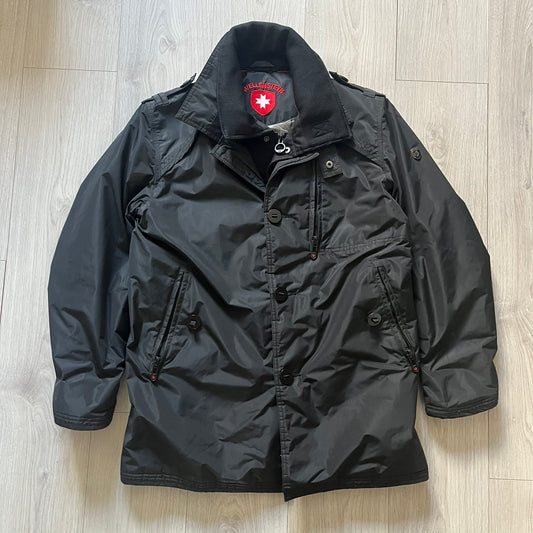 The Wellensteyn Mercury Black Winter Jacket combines premium function with tailored elegance. Crafted from TiSaAirTec fabric, it offers a smooth, matte finish that is waterproof, windproof, and built for temperatures from 0 to -20 °C. Features include a removable inner jacket with a high knit collar, multiple secure pockets, back vents, and a quilted lining for warmth. A signature of German engineering and timeless outerwear design.