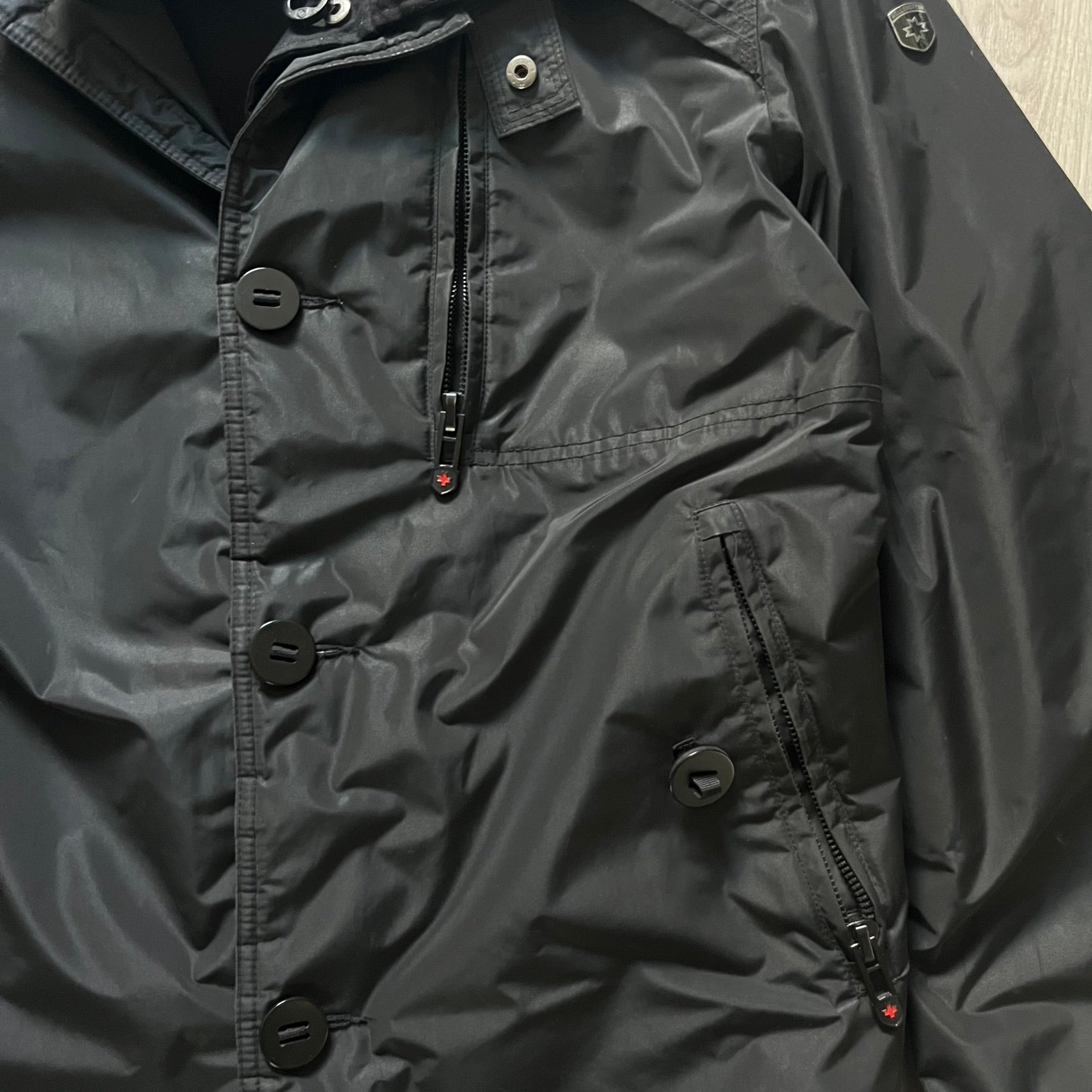 The Wellensteyn Mercury Black Winter Jacket combines premium function with tailored elegance. Crafted from TiSaAirTec fabric, it offers a smooth, matte finish that is waterproof, windproof, and built for temperatures from 0 to -20 °C. Features include a removable inner jacket with a high knit collar, multiple secure pockets, back vents, and a quilted lining for warmth. A signature of German engineering and timeless outerwear design.