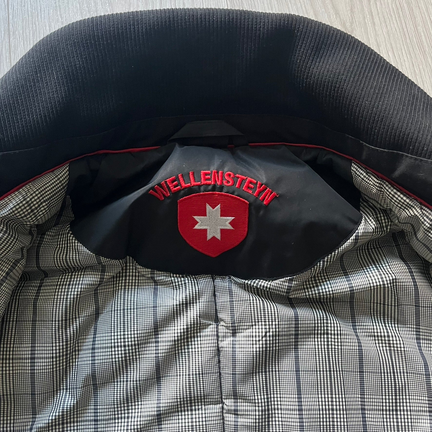 The Wellensteyn Mercury Black Winter Jacket combines premium function with tailored elegance. Crafted from TiSaAirTec fabric, it offers a smooth, matte finish that is waterproof, windproof, and built for temperatures from 0 to -20 °C. Features include a removable inner jacket with a high knit collar, multiple secure pockets, back vents, and a quilted lining for warmth. A signature of German engineering and timeless outerwear design.
