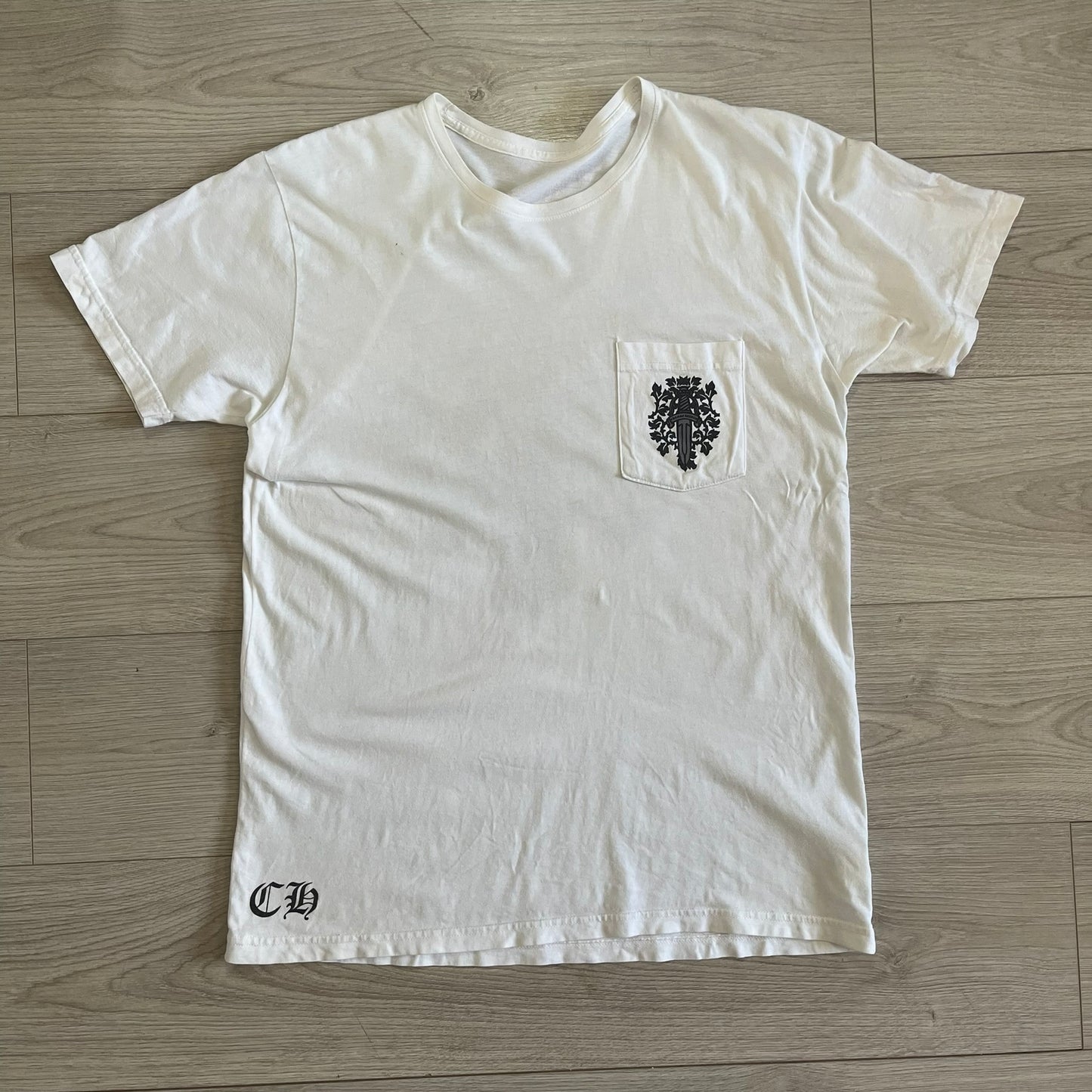 chrome hearts dagger cracked effect tee