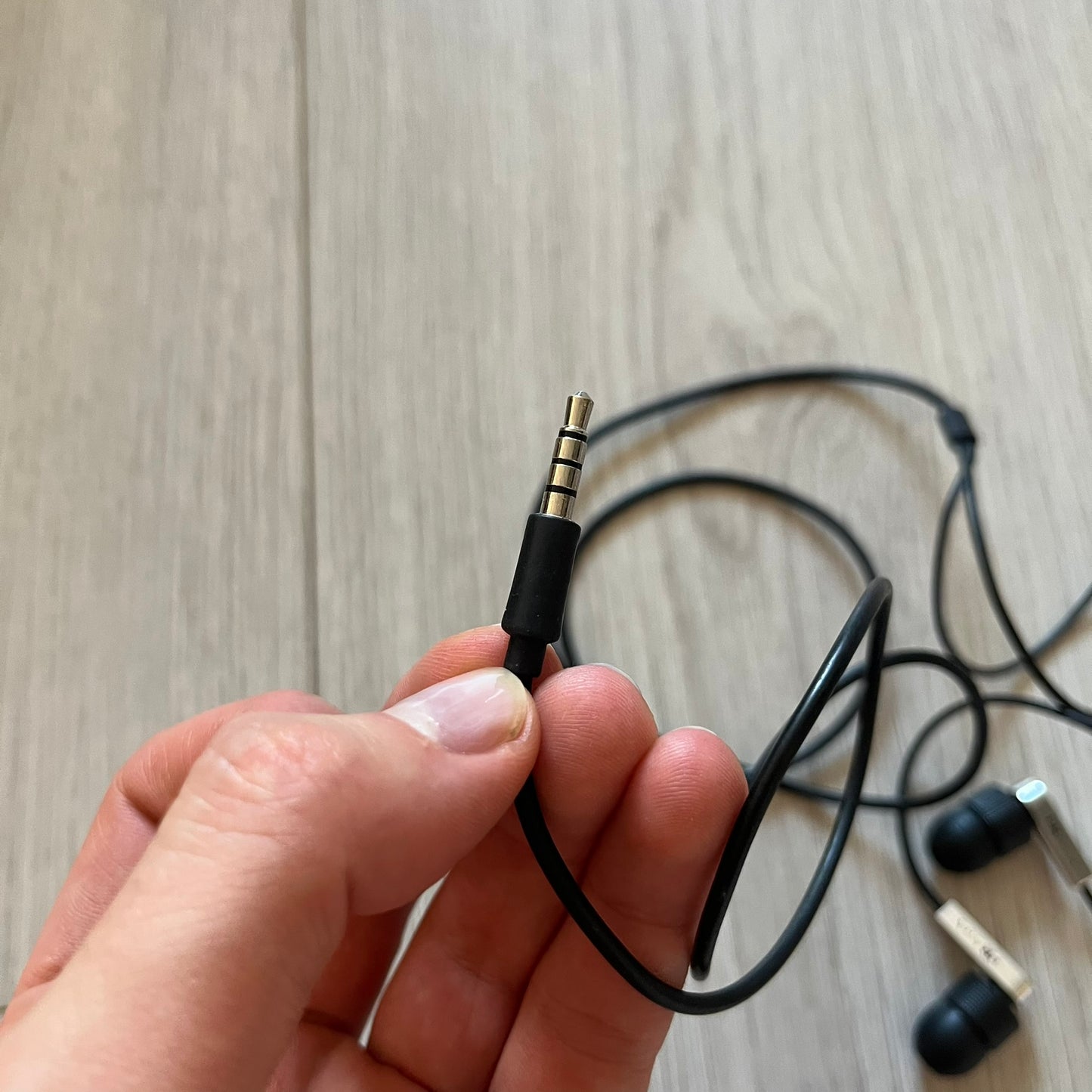 lg prada earphones used