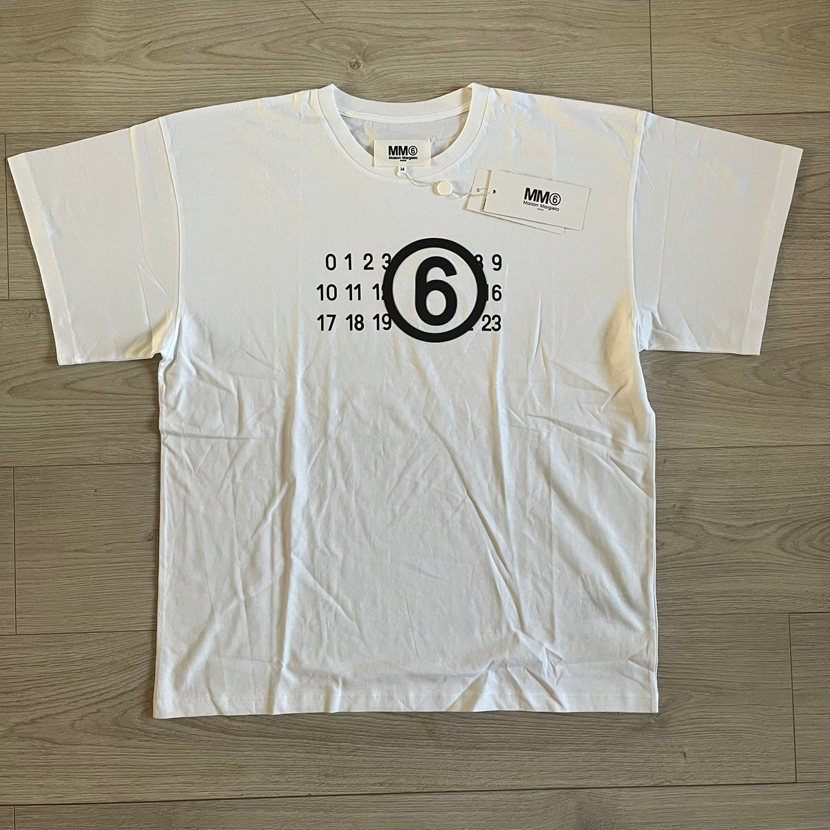 mm6 maison margiela 6 logo tee – único13