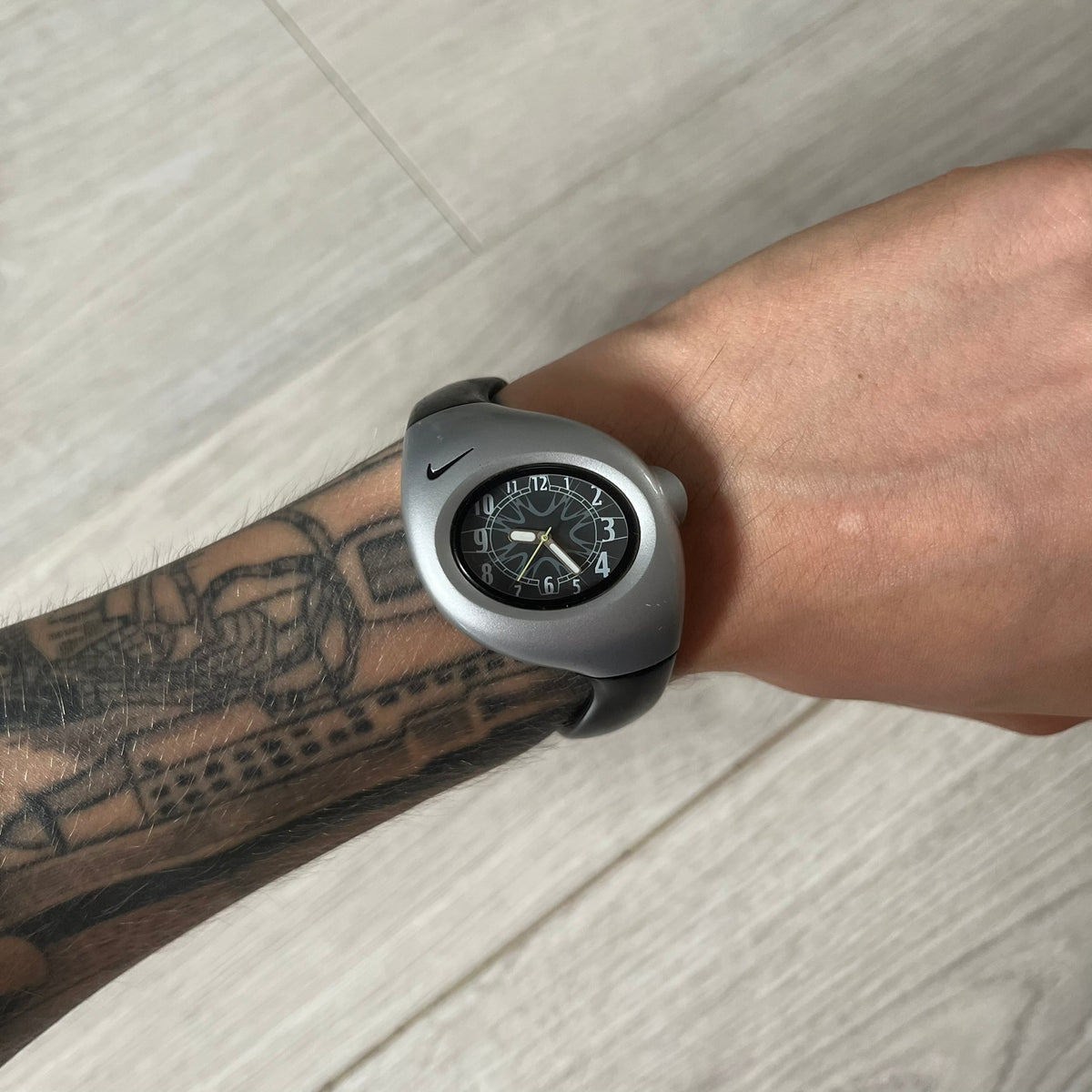 nike triax wr0033-005 analog watch – único13