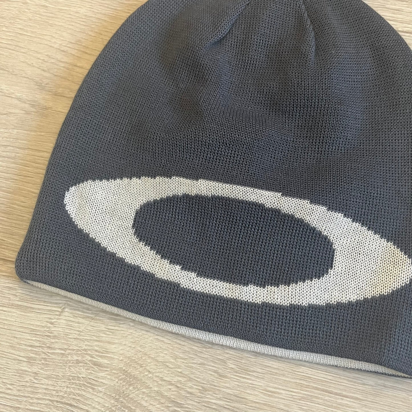 oakley ellipse beanie gray