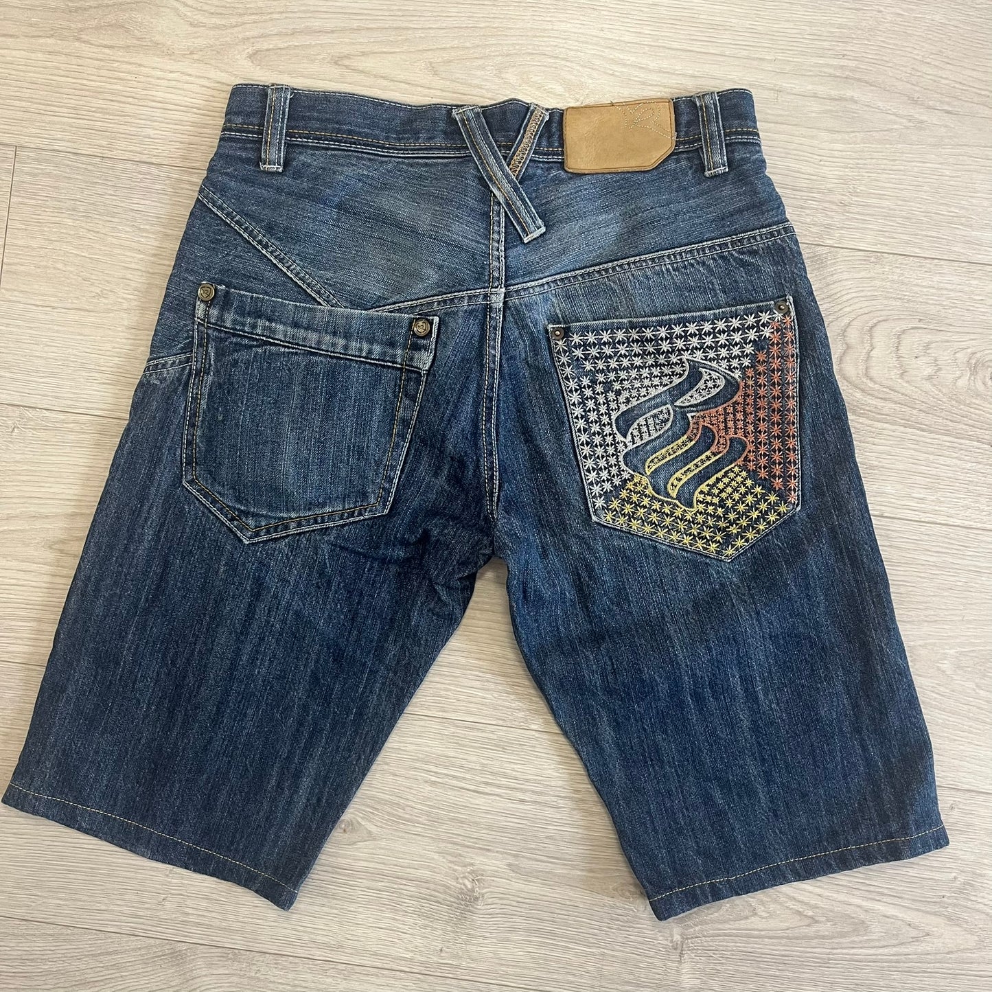 rocawear embroided denim shorts