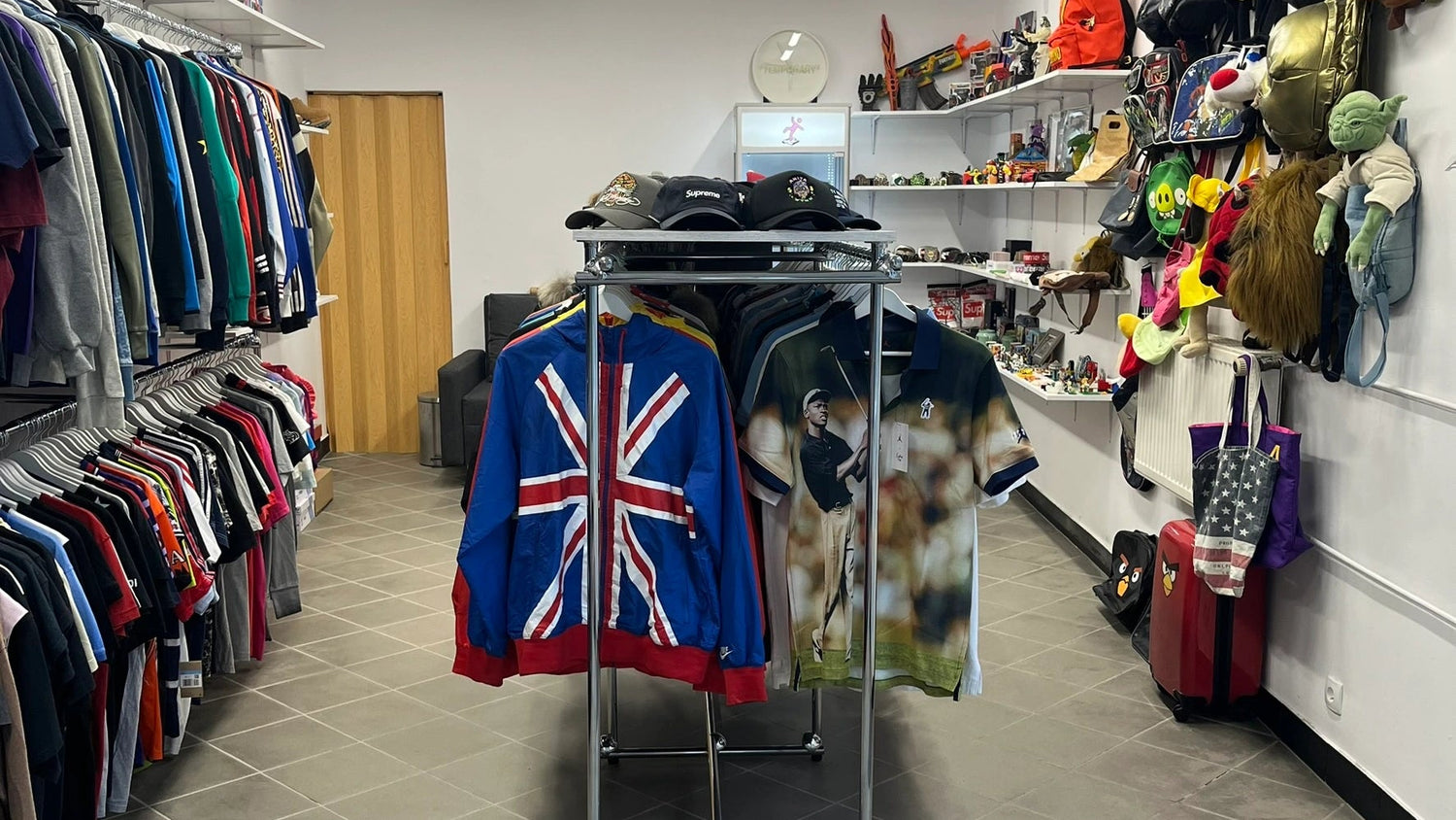 único13 is your go-to spot for vintage, streetwear and high-end pieces. from rare clothing and sneakers to accessories and collectibles, every item is carefully selected to offer something unique. visit our website now and discover exclusive pieces to upgrade your wardrobe at unico13.com!